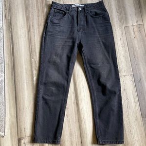 Wide leg. High-waisted black jeans. Size womens 6 US. The Rockn Rev.